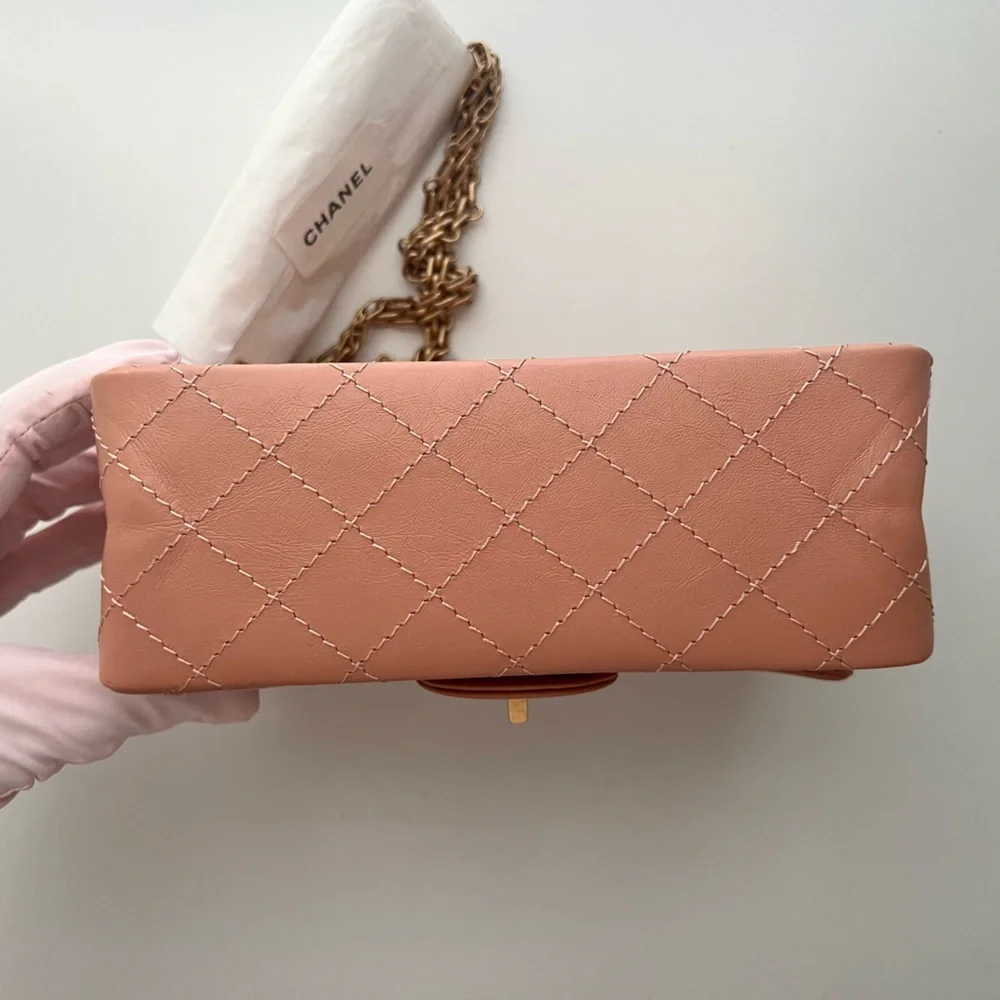 🔥CHANEL Reissue 2.25 Quilted Flap in Peace Pink Aged Calfskin